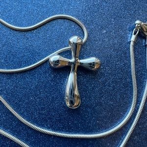 🌸 STERLING SILVER CROSS & CHAIN